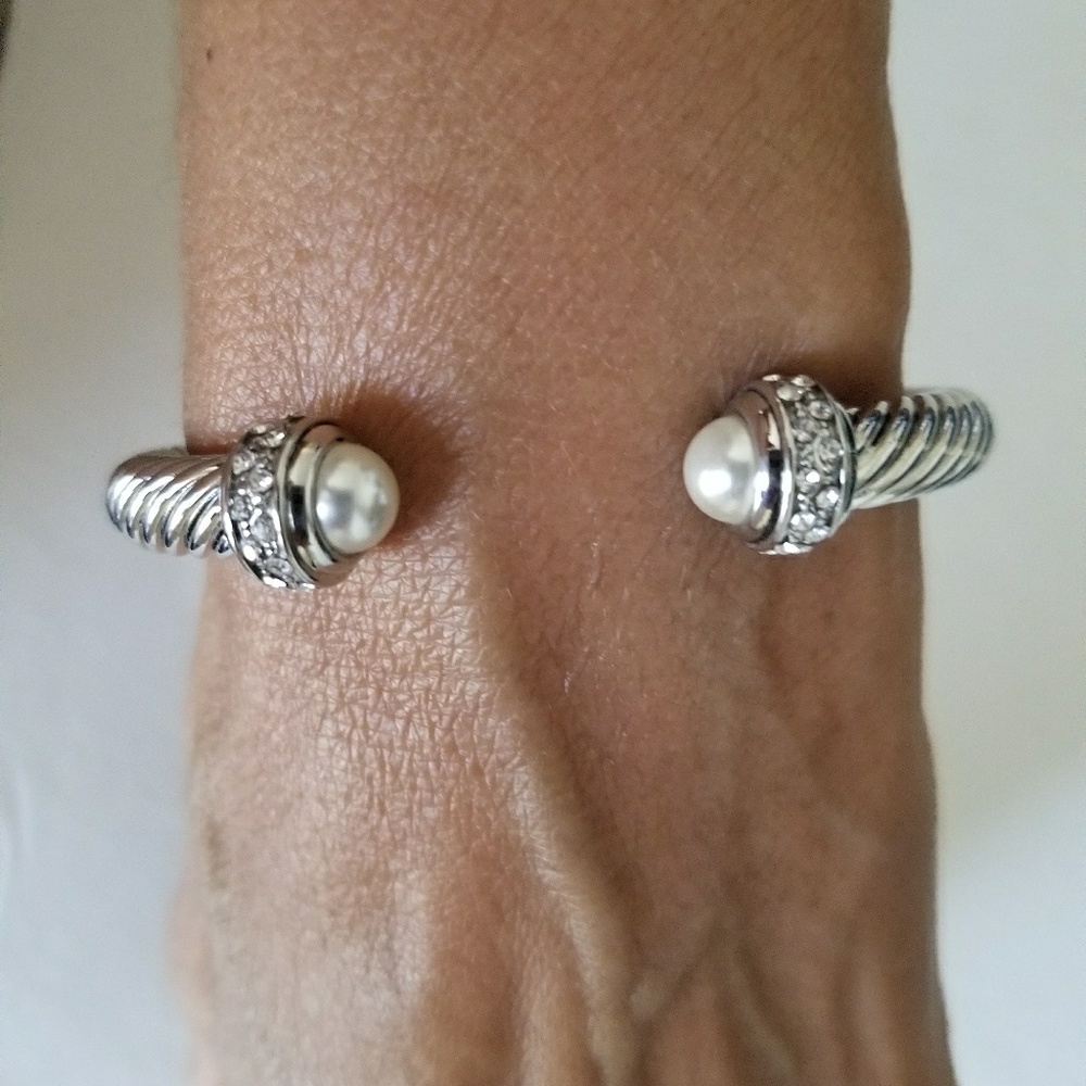 Brand new silver bracelet, White crystal s…